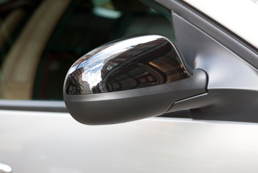  Chrysler Ypsilon 2011 года  (фото 24 из 50)